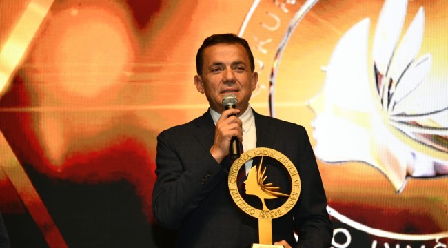 Başkan Özyiğit'e "Yılın En Çok Kadın Yönetici İstihdamı Sağlayan Belediye" ödülü