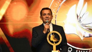 Başkan Özyiğit'e "Yılın En Çok Kadın Yönetici İstihdamı Sağlayan Belediye" ödülü