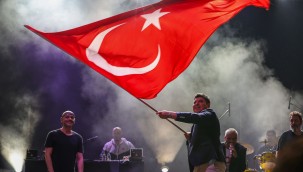 - Buca'da Cumhuriyet coşkusu meydanlara sığmadı