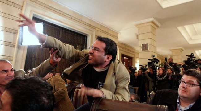 Bush'a ayakkabı fırlatan Iraklı gazeteci, aynı eylemi Biden'a yapana hediye vereceğini yazdı