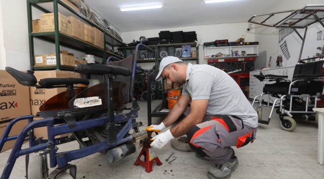 - BÜYÜKŞEHİR, BİN 725 ADET AKÜLÜ VE MANUEL TEKERLEKLİ SANDALYEYİ TAMİR ETTİ