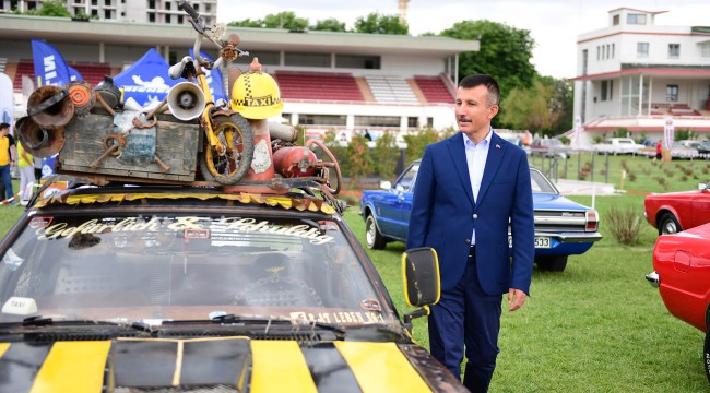 KLASİK OTOMOBİLLER ALTINDAĞ'DA BULUŞUYOR