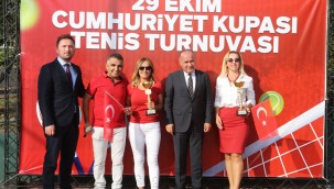 KÜÇÜKÇEKMECE'DE CUMHURİYET KUPASI TENİS TURNUVASI YAPILDI