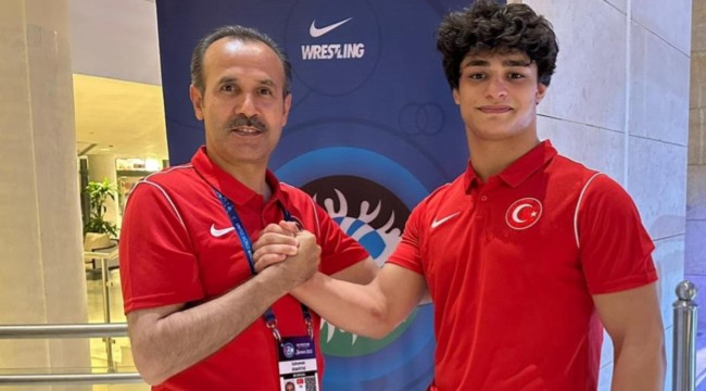 Milli güreşçi Alperen Berber dünya 2'ncisi oldu