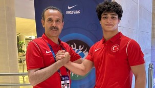 Milli güreşçi Alperen Berber dünya 2'ncisi oldu