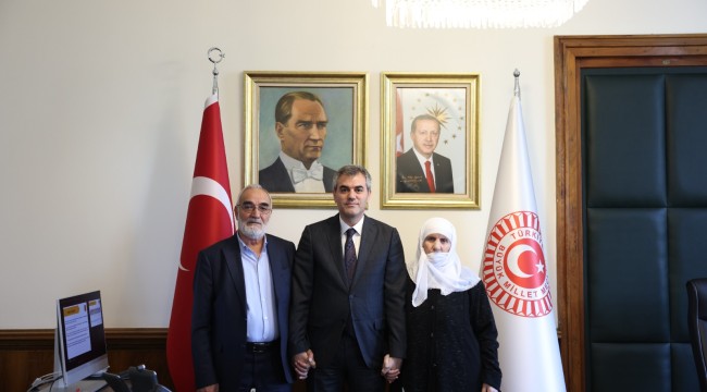 Talip UZUN anne ve babasını Gazi Meclis'te misafir etti..