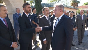 VALİ ELBAN FOÇA'DA TEMEL ATMA TÖRENİNE KATILDI