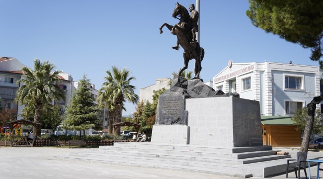 YUNUSEMRE'DEN MURADİYE MEYDANI'NDA DÜZENLEME ÇALIŞMASI