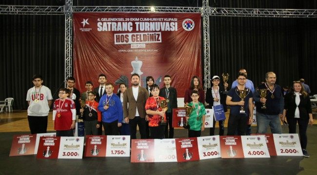 KÜÇÜKÇEKMECE'DE 29 EKİM SATRANÇ TURNUVASI HEYECANI