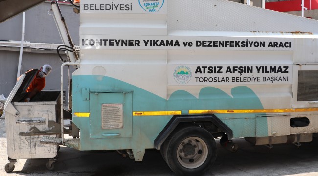 TOROSLAR'DA ÇÖP KONTEYNERLERİ DEZENFEKTE EDİLİYOR