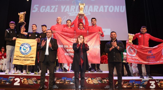 5. GAZİ YARI MARATONU VE 10K YOL KOŞUSU'NUN ÖDÜLLERİ SAHİPLERİNİ BULDU  
