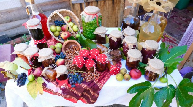 YÖRESEL ÜRÜNLER PAZARLARI İLGİ GÖRÜYOR