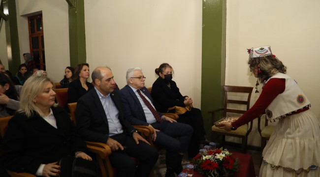 BURHANİYE'DE ZEYTİN HASAT FESTİVALİ VE DEVE GÜREŞLERİ BAŞLIYOR