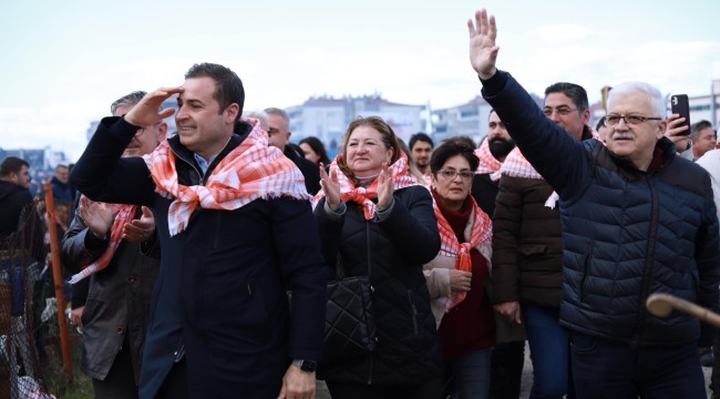 BURHANİYELİLER DEVE GÜREŞİ HEYECANINI DOYASIYA YAŞADI