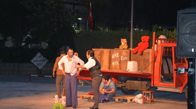 BÜYÜKŞEHİR SAYESİNDE MERSİN 2023'TE TİYATROYA DOYDU