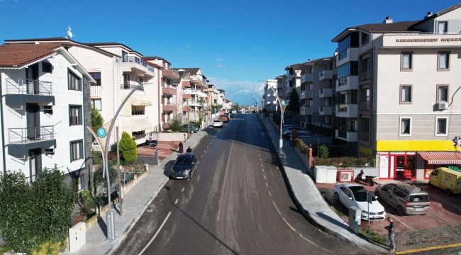 D-130'un trafik yoğunluğunu azaltacak Yunus Emre Caddesinde üstyapı tamamlanma aşamasına geldi