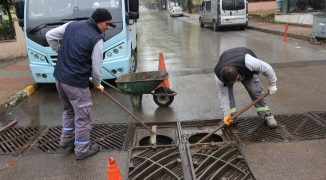 Fen İşleri Ekiplerinden Kartal'da Yoğun Mesai