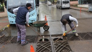 Fen İşleri Ekiplerinden Kartal'da Yoğun Mesai