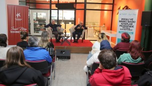 KÜÇÜKÇEKMECE'DE İMZALI MÜZE SOHBETLERİNE YALVAÇ URAL KONUK OLDU