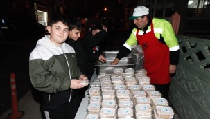 Odunpazarı Belediyesi Üç Aylar ve Regaip Kandili nedeniyle helva dağıttı