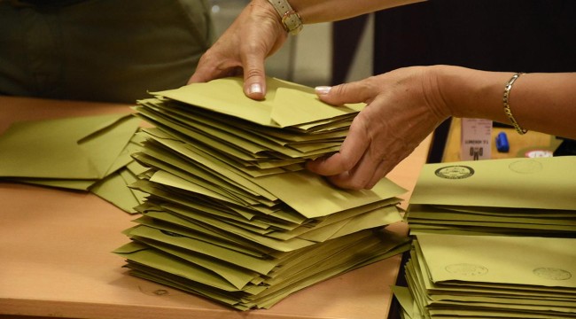 Seçime katılacak siyasi partilerin oy pusulasındaki yerleri yarın kurayla belirlenecek