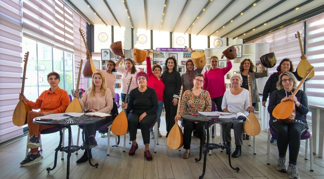 -TARSUSLU KADINLAR BELEDİYENİN AÇTIĞI BAĞLAMA KURSUYLA GENÇLİK HAYALİNİ GERÇEKLEŞTİRİYOR