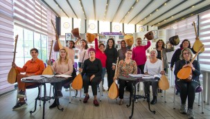 -TARSUSLU KADINLAR BELEDİYENİN AÇTIĞI BAĞLAMA KURSUYLA GENÇLİK HAYALİNİ GERÇEKLEŞTİRİYOR