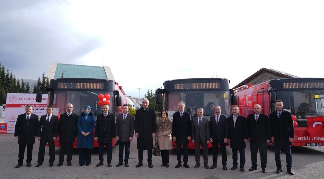 Bakan Ersoy, 10 yeni gezici kütüphaneyi görev yapacakları illere uğurladı