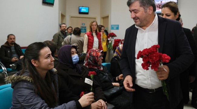 BAŞKAN ŞENLİKOĞLU HASTALARA MORAL OLDU