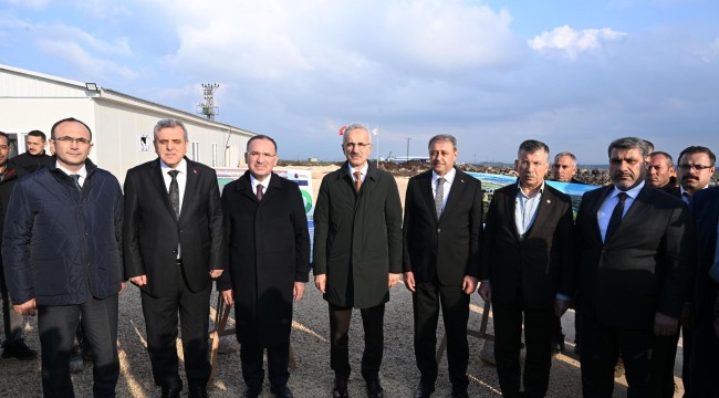 DEPREM KONUTLARIYLA YOLLARI EŞ ZAMANLI OLARAK BİTECEK