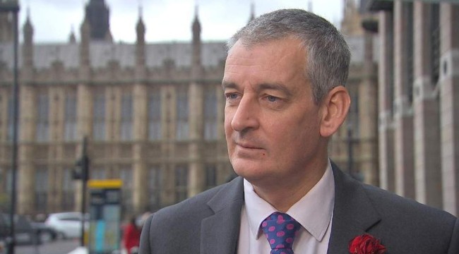 İngiltere'de İşçi Partisi, Jones'un milletvekili adaylığını İsrail'le ilgili yorumları nedeniyle askıya aldı