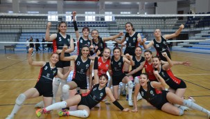 Turgutlu Belediyesi Kadın Voleybol Takımı Sezonu Galibiyetle Noktaladı