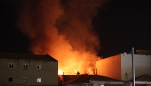 İzmir'de Kemeraltı Çarşısı'nda yangın
