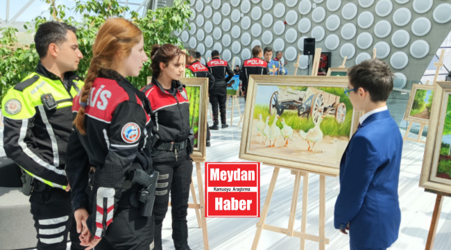 Küçük ressam şehit babası anısına sergi düzenledi