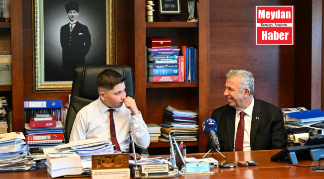 MANSUR YAVAŞ 23 NİSAN'DA BAŞKANLIK KOLTUĞUNU MUHAMMED UĞUR'A BIRAKTI