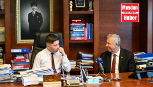 MANSUR YAVAŞ 23 NİSAN'DA BAŞKANLIK KOLTUĞUNU MUHAMMED UĞUR'A BIRAKTI