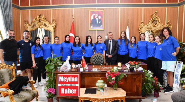 ŞAMPİYONLARDAN BAŞKAN BALABAN'A ZİYARET