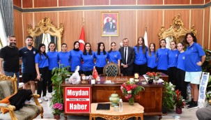 ŞAMPİYONLARDAN BAŞKAN BALABAN'A ZİYARET