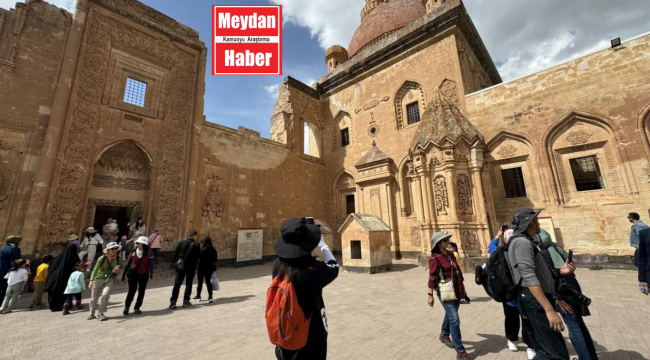 Turistler rotayı İshak Paşa Sarayı'na çevirdi