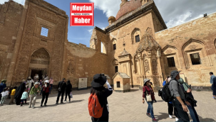 Turistler rotayı İshak Paşa Sarayı'na çevirdi