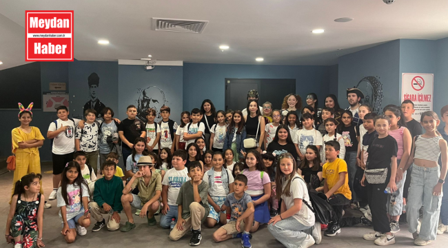 80 Öğrenci, Sihirli Gemi'yi İzledi