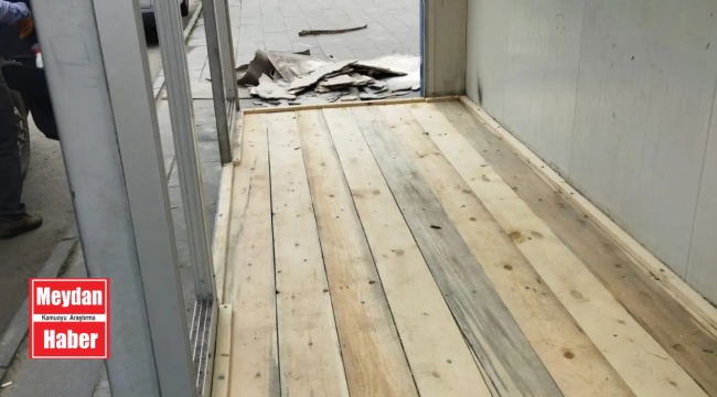 Ağrı Belediyesi, şehrin farklı noktalarında bulunan yolcu bekleme duraklarını onararak yeniliyor.