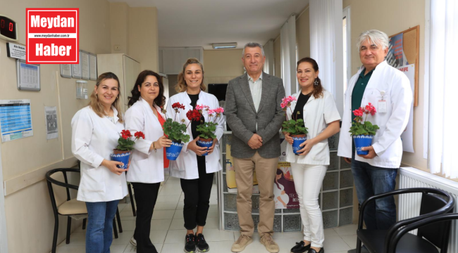 Başkan Günay Hemşirelere Sardunya Dağıttı