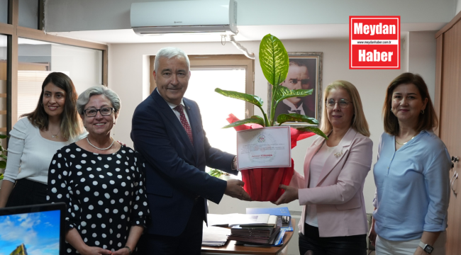 BAŞKAN TÜRKMEN'DEN ÇİÇEK JESTİ