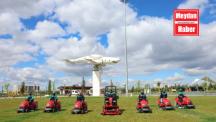 BÜYÜKŞEHİR, 60 BİN METREKARELİK ÇİM ALANINI 1 GÜNDE BİÇEBİLEN ARACI TEMİZLİK FİLOSUNA KATTI