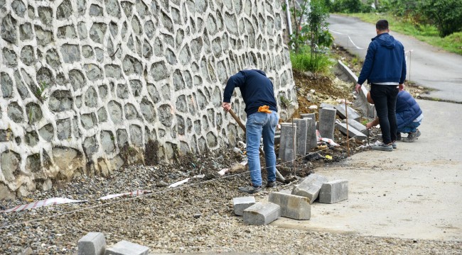 ERİKLİMAN MAHALLESİ'NDE 500 METRELİK MODERN KALDIRIM ÇALIŞMASI YAPILIYOR