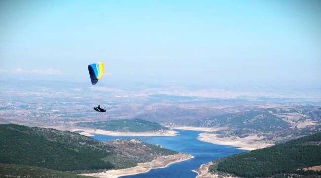 Üniversiteler yamaç paraşütü için Altıeylül'de buluşuyor
