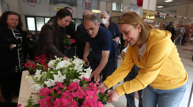Yenimahalle'den vergisini yatırana çiçek sürprizi