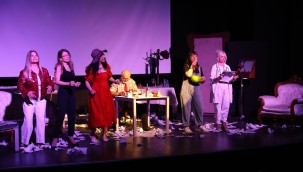 "AKLIMDAKİ KADINLAR" BAŞKENTLİ TİYATROSEVERLERLE BULUŞTU