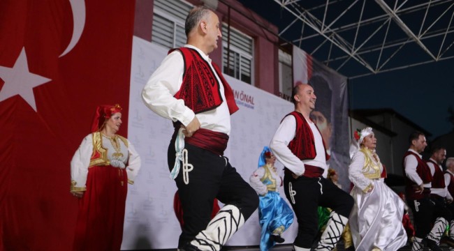 Bayraklı Belediyesinden halk oyunları şöleni